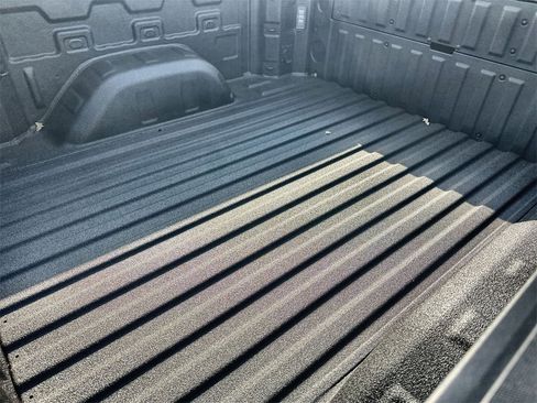 New 2026 GMC Sierra 1500 SLT image 18