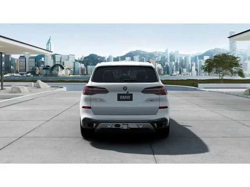 Used 2025 BMW X5 xDrive50e w/ M Sport Package AWD/4WD image 5