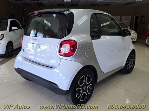 Used 2018 smart fortwo electric drive RWD image 4