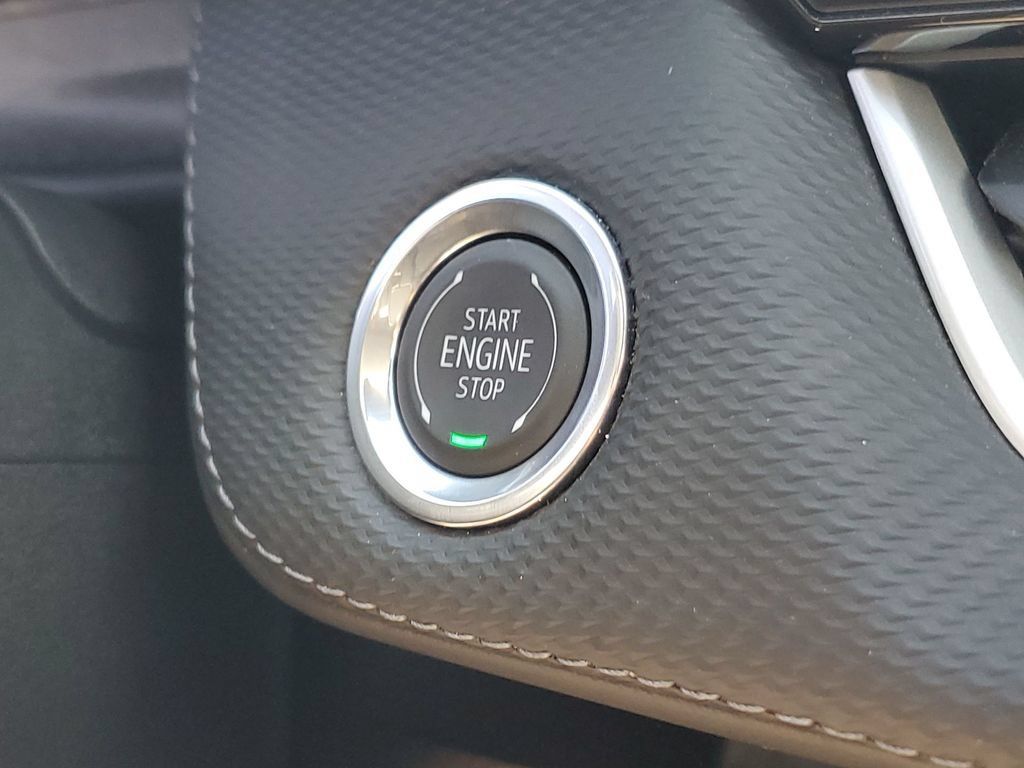 Used 2026 Chevrolet Equinox LT w/ Safety and Technology Package FWD image 17