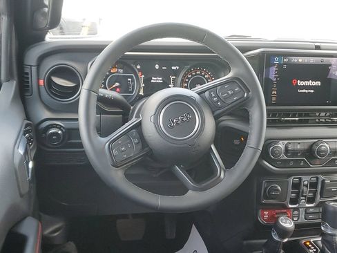 Used 2025 Jeep Wrangler Unlimited Rubicon AWD/4WD image 10