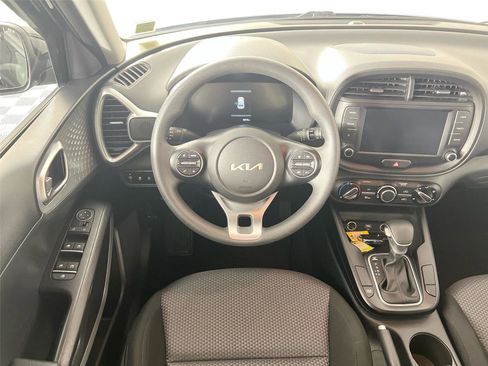 Used 2025 Kia Soul LX w/ LX Technology Package FWD image 22