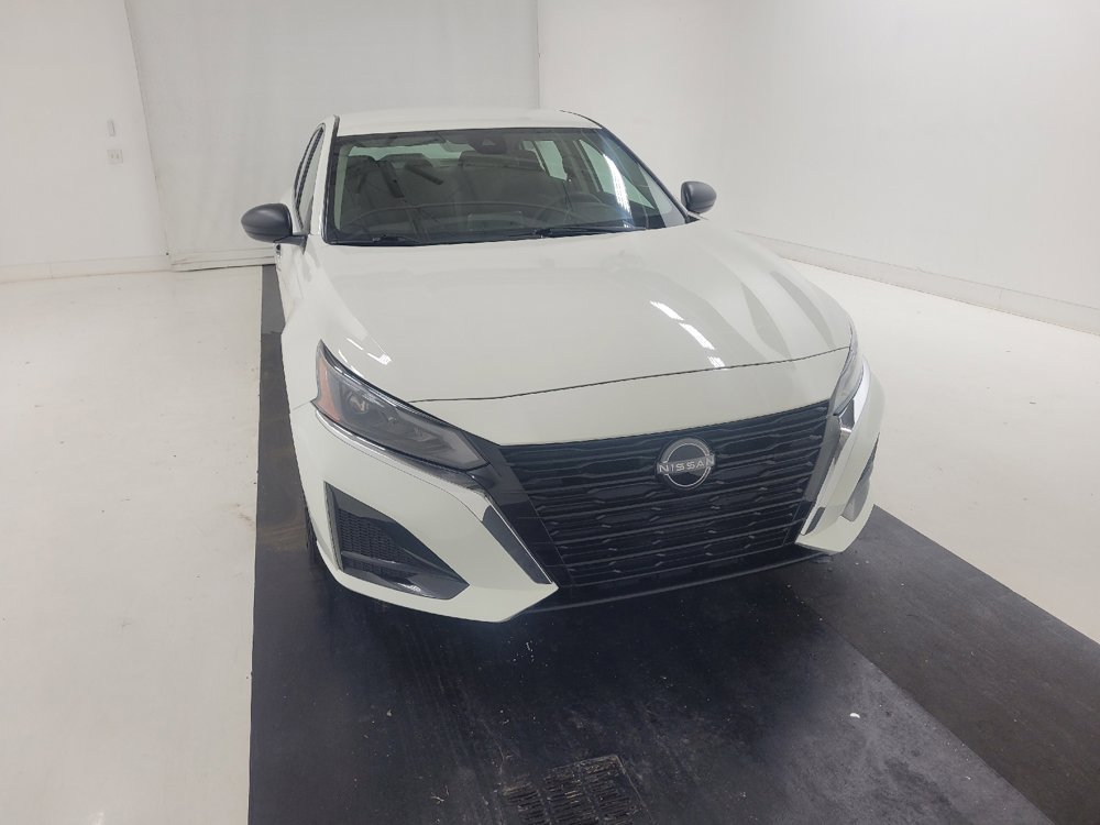 Used 2025 Nissan Altima 2.5 SV FWD image 14
