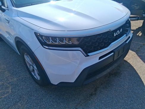 Certified 2023 Kia Sorento LX FWD image 16