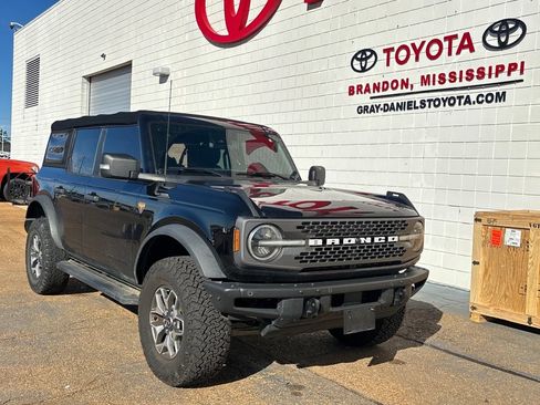 Used 2021 Ford Bronco Badlands image 3