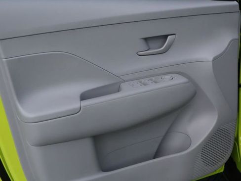 Used 2026 Hyundai Kona SE image 15