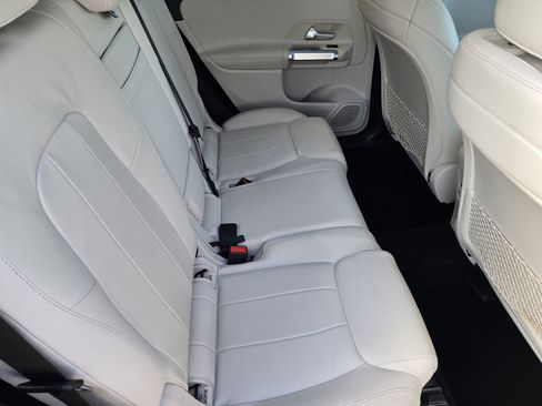 Used 2021 Mercedes-Benz GLB 250 image 28