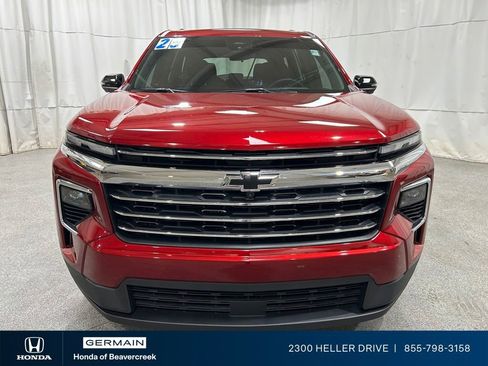 Used 2025 Chevrolet Traverse LT w/ Driver Confidence Package AWD/4WD image 3