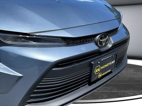 Used 2025 Toyota Corolla LE FWD image 32