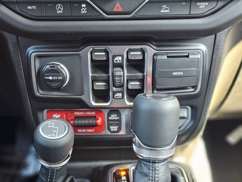 New 2026 Jeep Wrangler Unlimited Rubicon AWD/4WD image 15