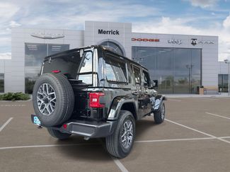 Used 2025 Jeep Wrangler Unlimited Sahara AWD/4WD video 4