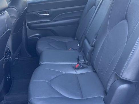 Used 2024 Toyota Grand Highlander Limited image 11