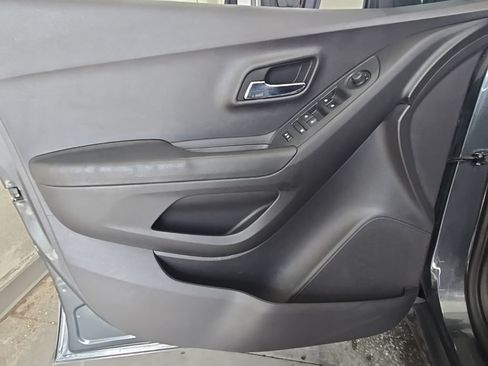 Used 2019 Chevrolet Trax LT FWD image 11