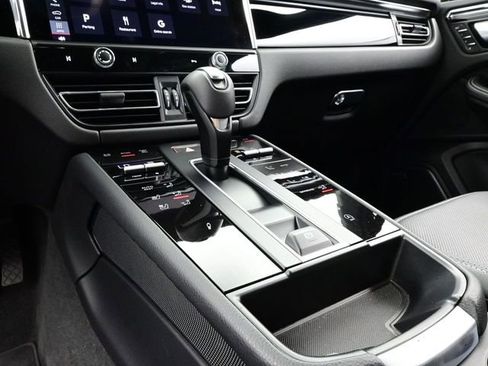 Certified 2025 Porsche Macan Turbo AWD/4WD image 11