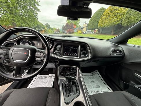Used 2018 Dodge Challenger SXT RWD image 10