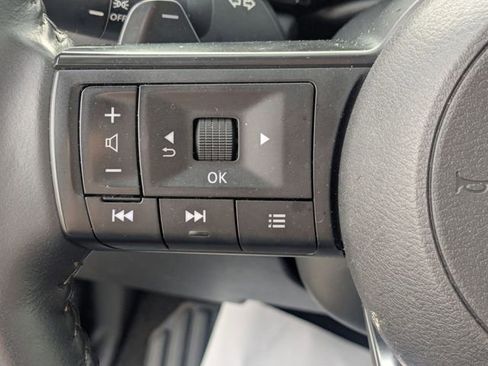 Used 2025 Nissan Pathfinder SV image 17