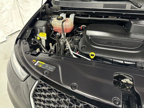 Used 2023 Chrysler Pacifica Touring-L image 69