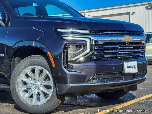 New 2025 Chevrolet Suburban Premier image 2