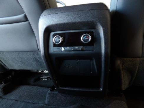 Used 2025 Buick Enclave Preferred AWD/4WD image 25