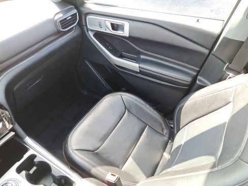 Used 2022 Ford Explorer Limited image 13