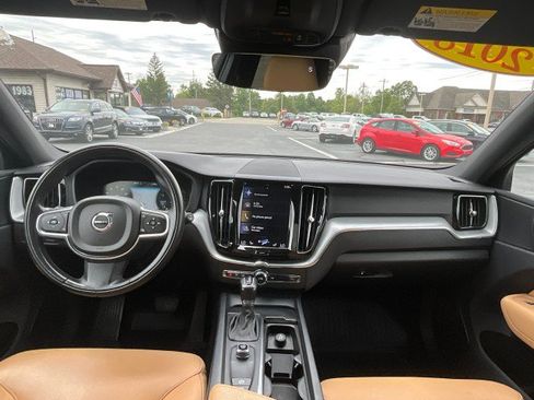 Used 2018 Volvo XC60 T5 Momentum w/ Vision Package AWD/4WD image 12