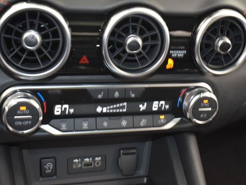 New 2025 Nissan Sentra SR w/ SR Premium Package image 12