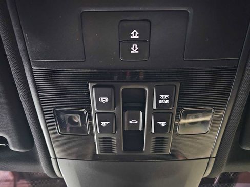 Used 2022 Volkswagen Atlas Cross Sport SEL R-Line AWD/4WD image 35