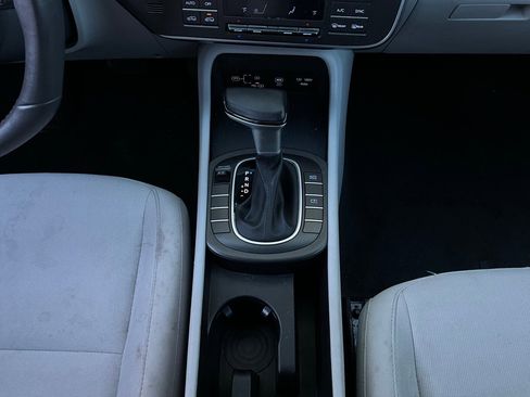 Used 2025 Hyundai Kona SEL image 15