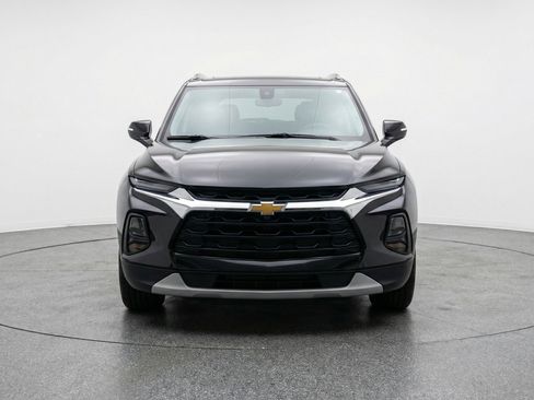 Used 2025 Chevrolet Blazer LT FWD image 2
