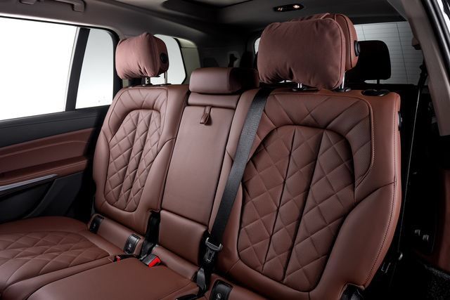 Used 2024 BMW X7 xDrive40i w/ Premium Package AWD/4WD image 25