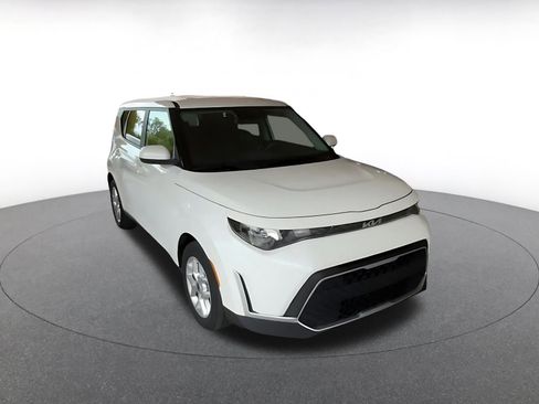 Used 2025 Kia Soul LX w/ LX Technology Package image 3