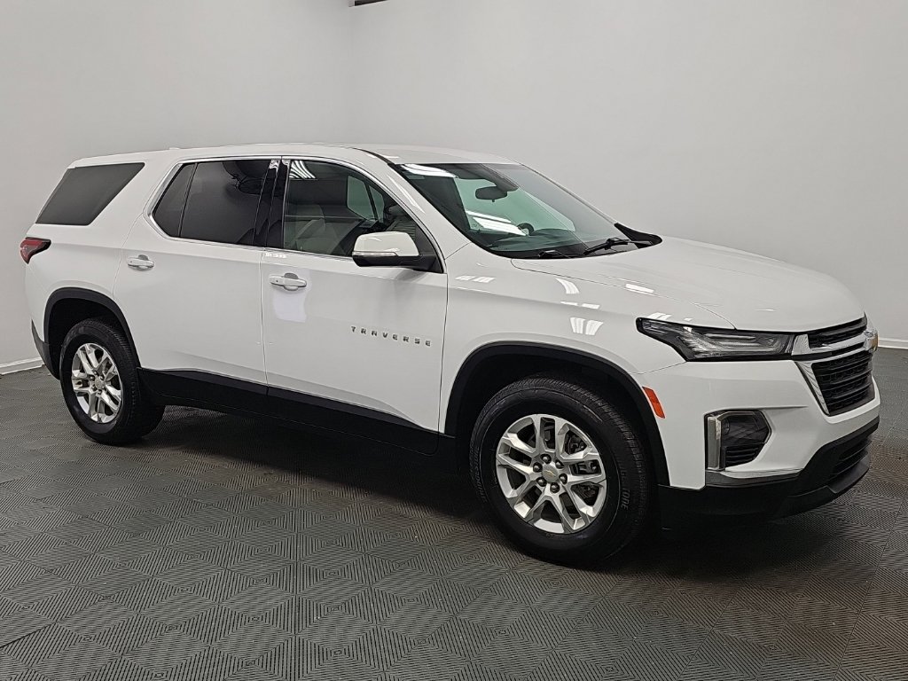Used 2024 Chevrolet Traverse LS w/ Safety Package FWD image 3