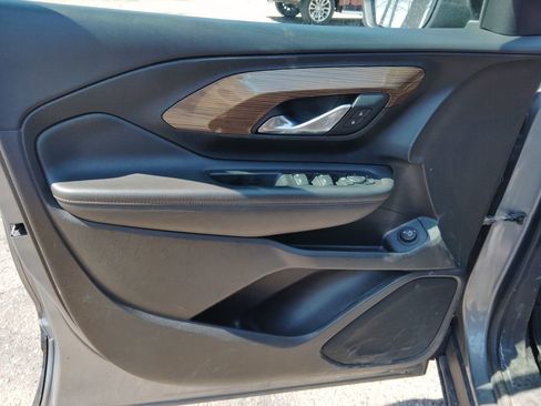 Used 2020 GMC Terrain SLE w/ Driver Convenience Package image 11