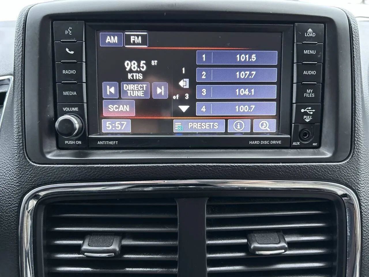 Used 2019 Dodge Grand Caravan SE w/ Power Convenience Group I FWD image 17