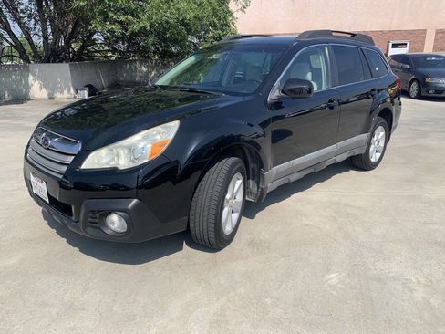 Used 2014 Subaru Outback 2.5i Premium AWD/4WD image 1