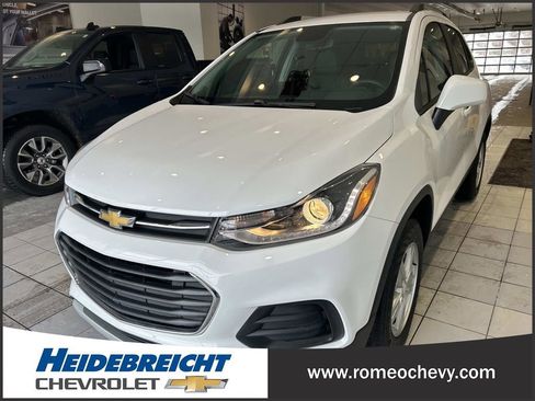 Used 2022 Chevrolet Trax LT w/ LT Convenience Package image 5