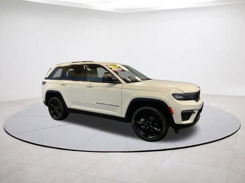Certified 2023 Jeep Grand Cherokee Limited w/ Black Appearance Package AWD/4WD image 7