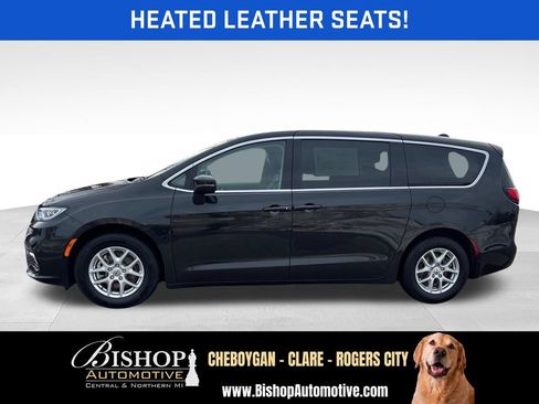 Used 2023 Chrysler Pacifica Touring-L FWD image 8