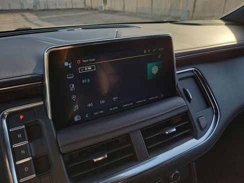 Used 2024 Chevrolet Suburban LT image 33