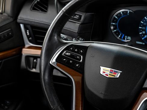Used 2019 Cadillac Escalade Luxury AWD/4WD image 14
