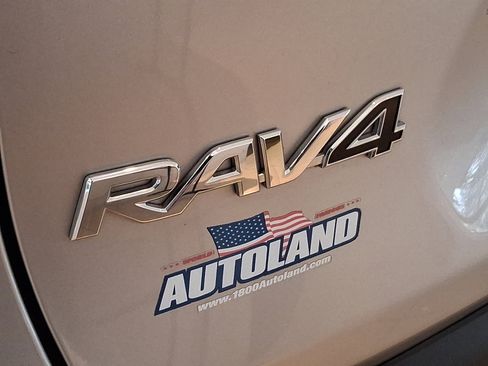 Certified 2022 Toyota RAV4 LE w/ Carpet Mat Package (TMS) image 29