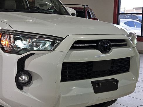 Certified 2022 Toyota 4Runner SR5 Premium image 7