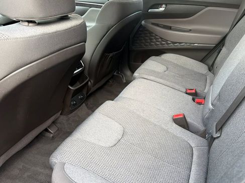 Used 2019 Hyundai Santa Fe SE image 10