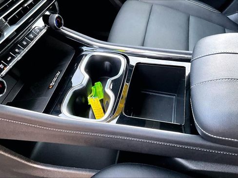 Used 2025 Chevrolet Traverse LT image 20