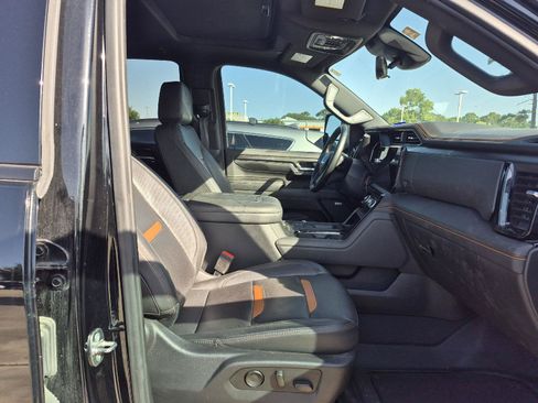Used 2024 GMC Sierra 3500 AT4 w/ AT4 Premium Plus Package AWD/4WD image 9