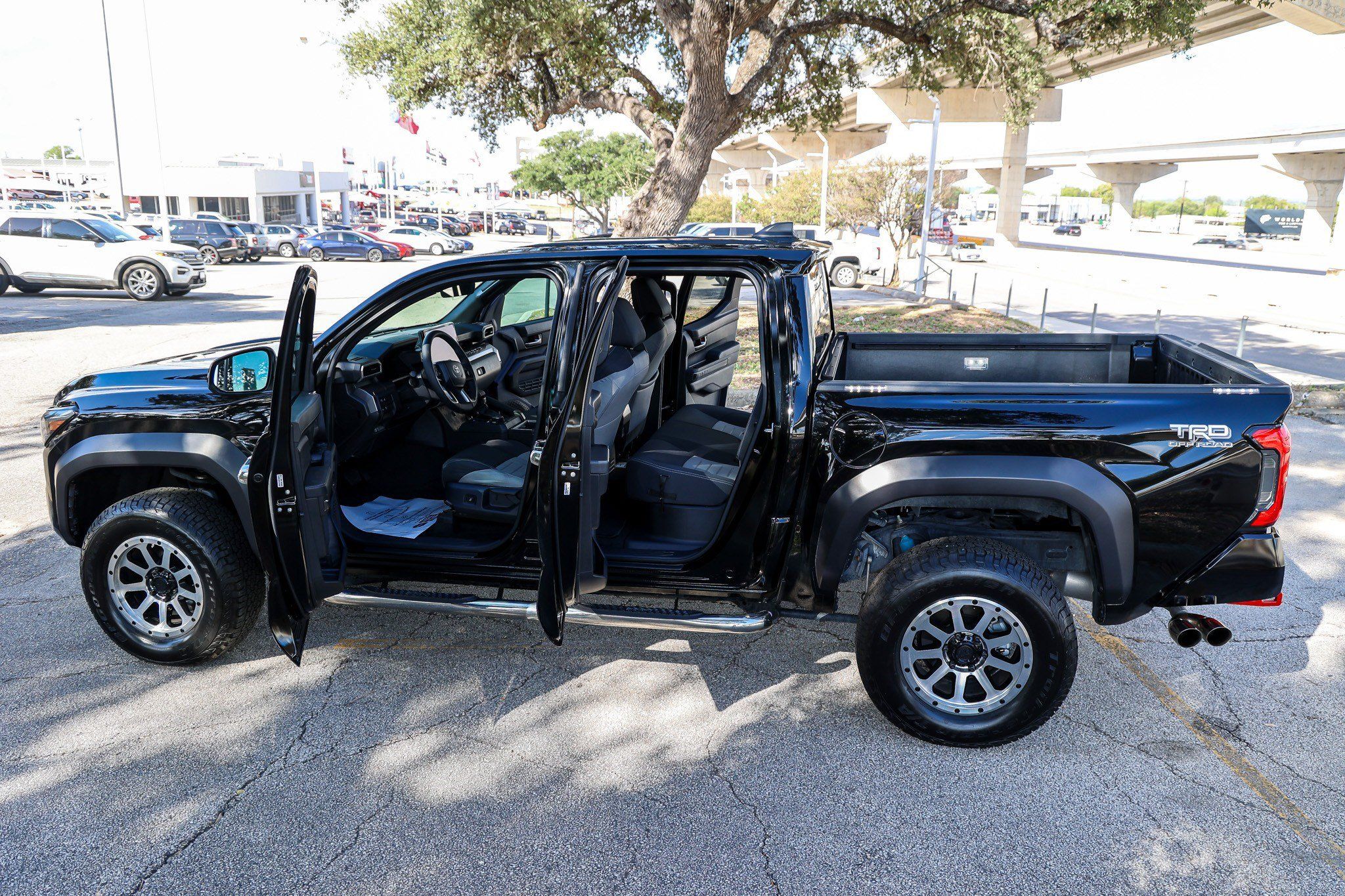 Certified 2025 Toyota Tacoma TRD Off-Road AWD/4WD image 12