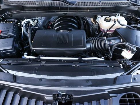 Used 2025 Chevrolet Suburban RST image 29