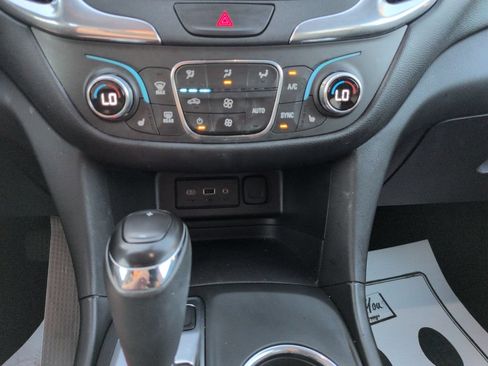 Used 2019 Chevrolet Equinox LT AWD/4WD image 18