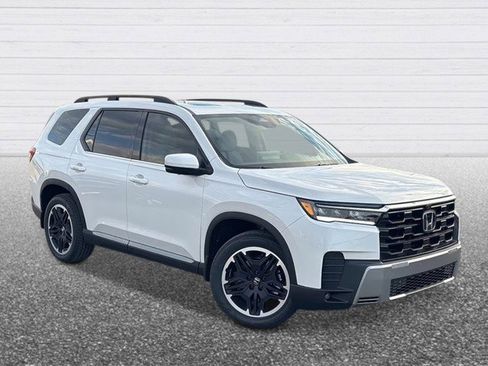 New 2026 Honda Pilot Touring image 7