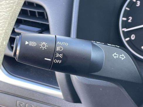 Used 2025 Nissan Rogue S image 20